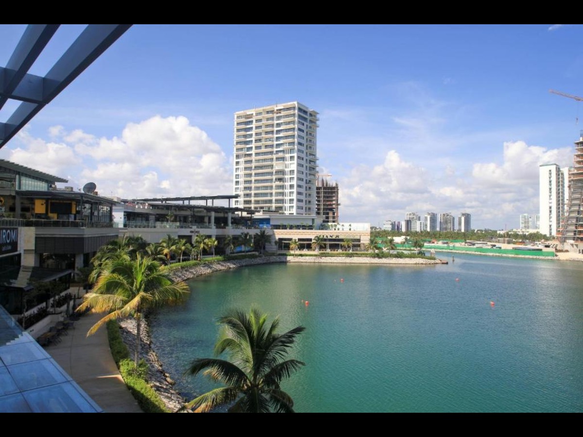 Renaissance Cancun Resort & Marina